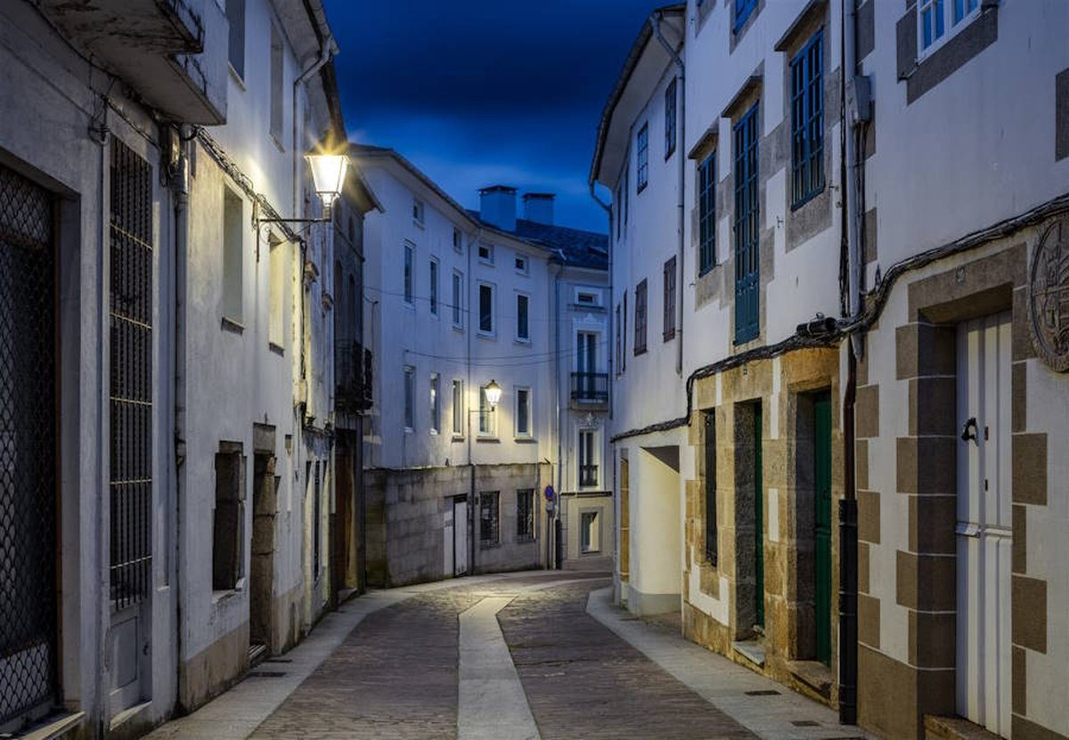 Las nuevas luminarias LED de ATP, la mayor&iacute;a de 20 W, han reducido la potencia total instalada a 2,239 kW y el consumo energ&eacute;tico anual a10 079,82 kWh. &nbsp;